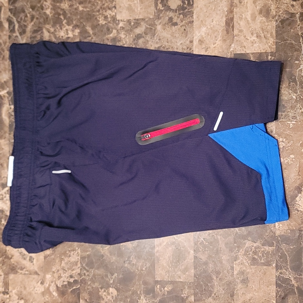 Mens Reebok Reflective Shorts - Picture 2 of 5